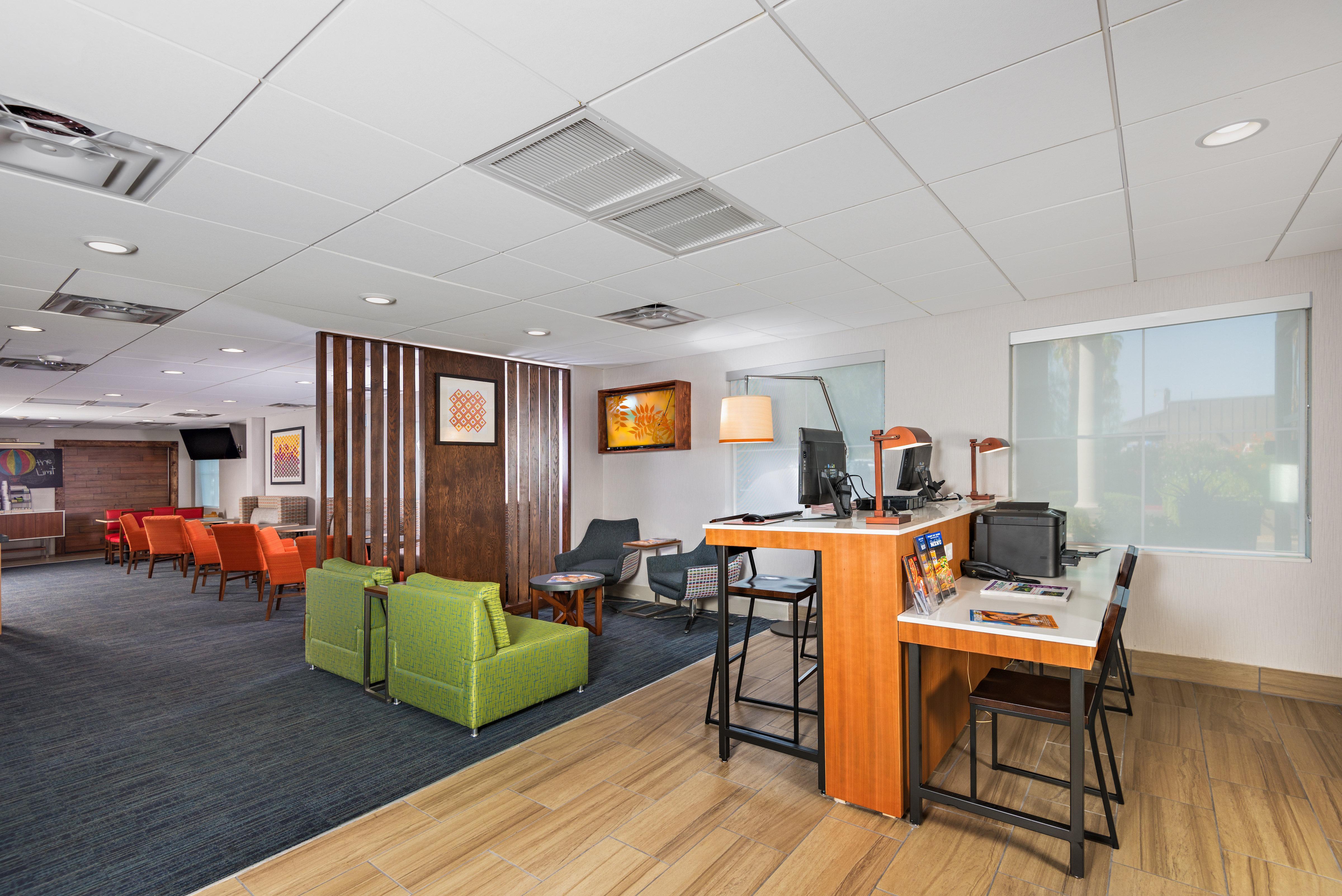 Holiday Inn Express Peoria North - Glendale By Ihg Exterior foto